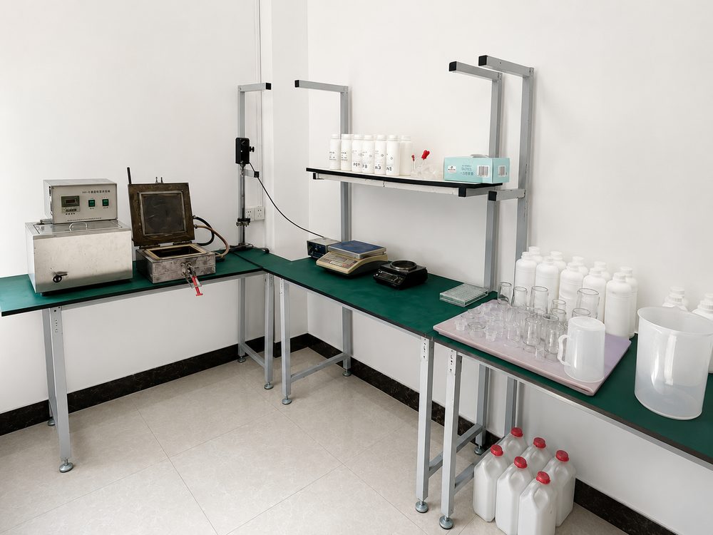 Material and sample-preparation bench